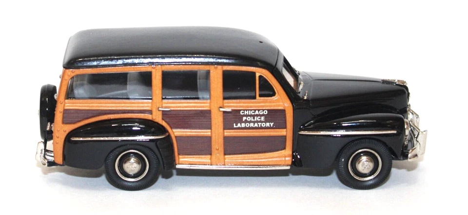 Brooklin IPV 45 1948 Ford V8 Woody Wagon Chicago Police Lab 1:43 Mint/ Box 2017 - Image 4 of 4