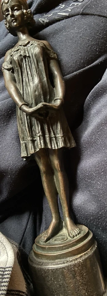 D.H. Chiparus- Skulptur Junge Frau auf Sockel ohne Mängel mit Plakette -Rar- - Bild 3 von 4