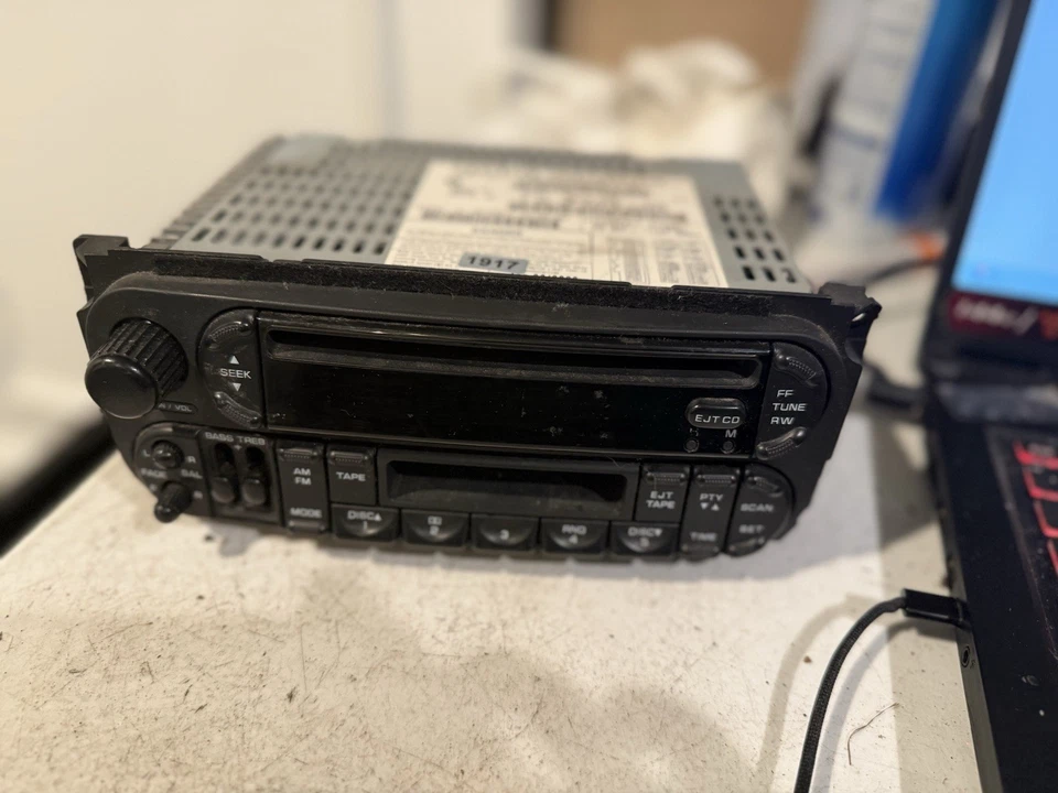 AM FM RADIO RECEIVER fits 2006 DODGE GRAND CARAVAN  OEM 05064300AD - Изображение 2 из 4
