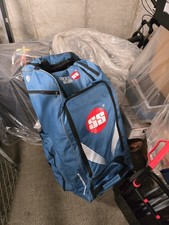 SS VA-900 Cricket Wheelie Duffle Bag, Blue Polyester