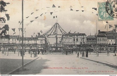 51 - VITRY le FRANÇOIS - Place d'Armes - Feiertag. (animiert) 52332