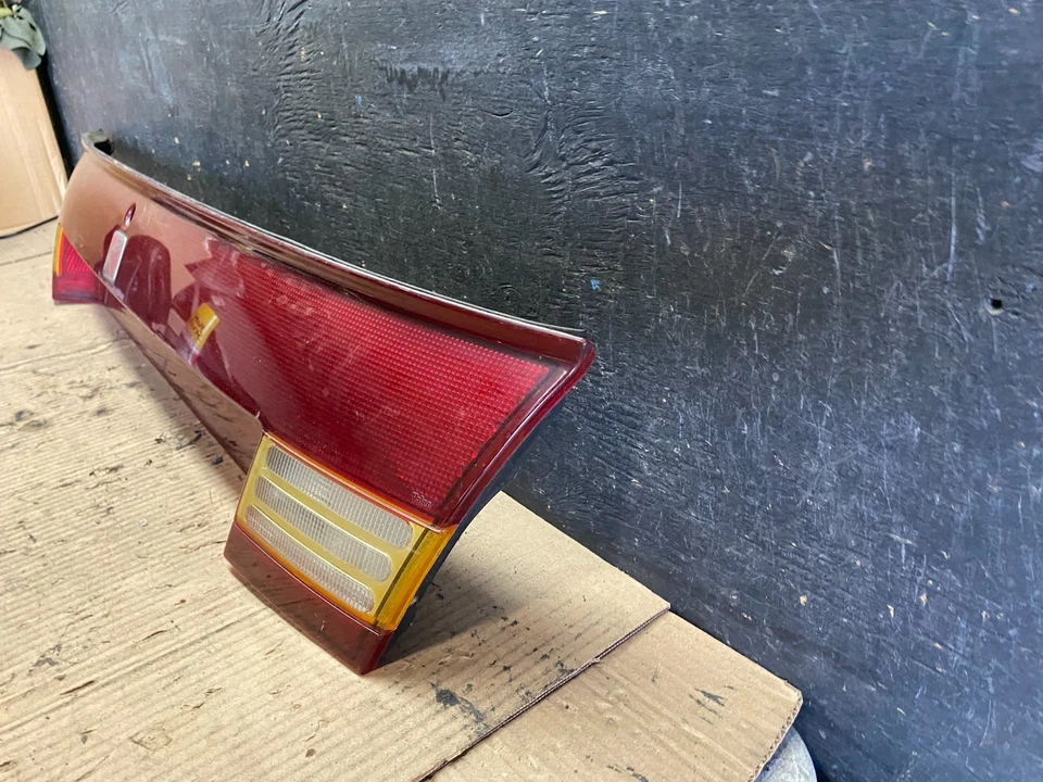 Luz trasera Saturn SC1 SC2 1997-2000 cupé acabado maletero central OEM Q0372 DG Foto 2 de 4