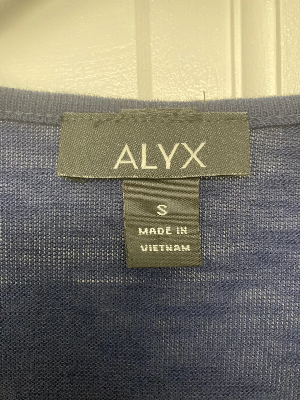 Camicetta donna ALYX. Blu navy con fondo in chiffon nero