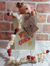 Vtg 1997 Annalee 7" Stringing Garland Mouse Doll #7713 Popcorn Bag Cranberries 