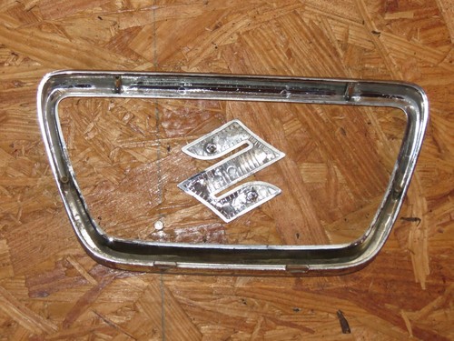 OEM 2004 2005 Suzuki Forenza Front Bumper Grille Chrome TRIM EMBLEM 04 05 - Picture 7 of 12