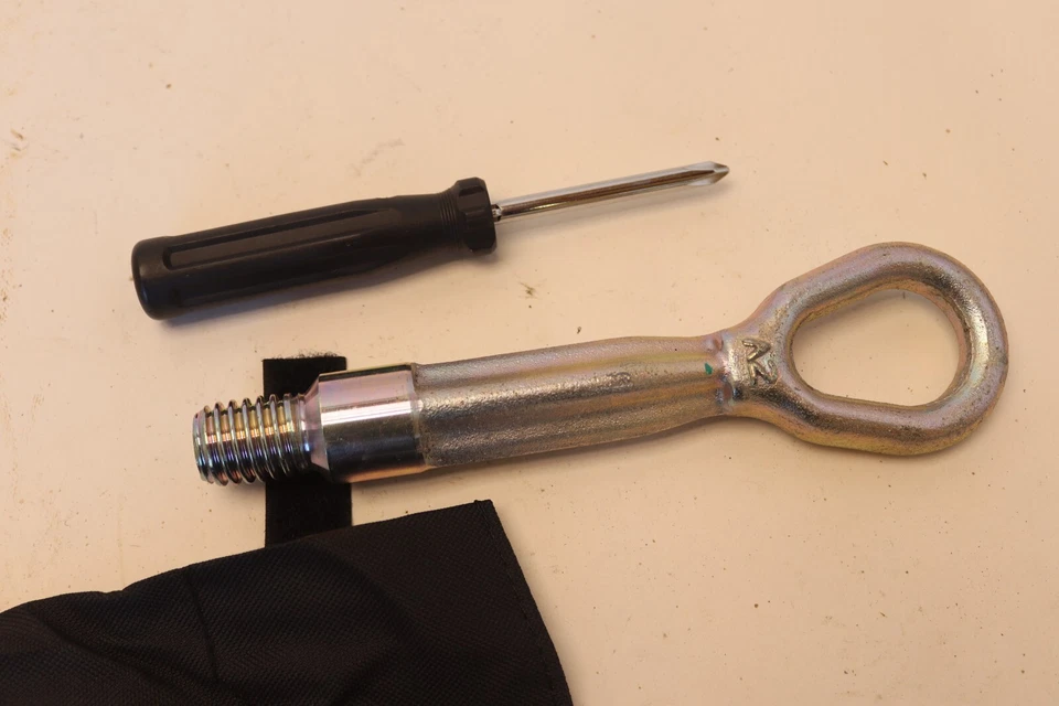 MINI COOPER F57 2014-2024 GANCHO DE REMOLQUE CON HERRAMIENTA DE DESTORNILLADOR OEM Foto 2 de 4