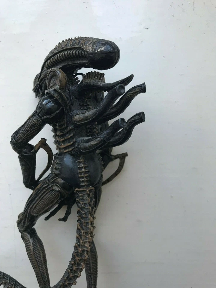 NECA ALIENS SERIES 1 BROWN XENOMORPH WARRIOR ACTION FIGURE ALIEN VS PREDATOR - Image 4 of 4