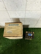 T77U021-76 Joslyn Clark - Contactor  