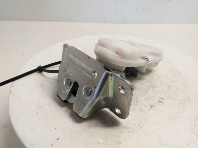 Mitsubishi boot pin