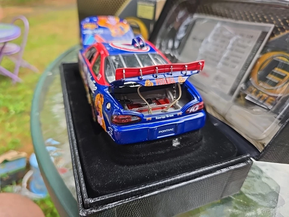 #10 Johnny Benson '01 Grand Prix Elite Valvoline 布偶动作 1:24 158/1008 — 第 4/4 张图片