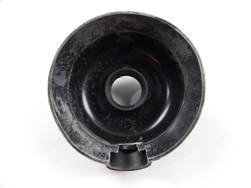 NOS OEM YAMAHA XV/XT/TW/TDM/FZR/VMX/YX HEADLIGTH SOCKET COVER 2F9-84397-01 - Picture 3 of 3