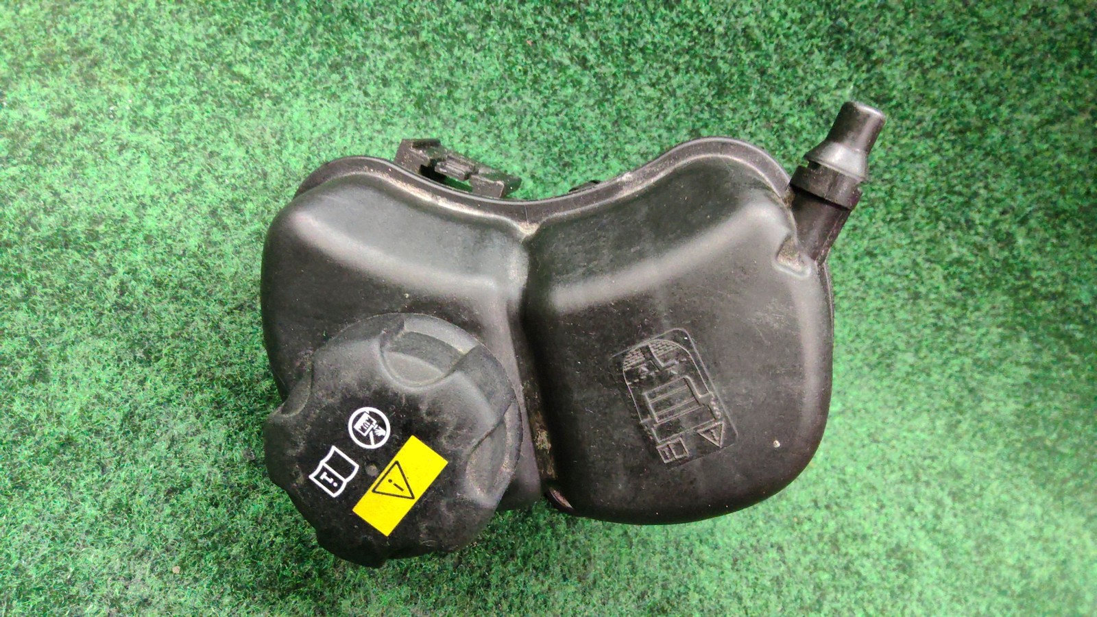 2019-2024 BMW 330i Coolant Reservoir Expansion tank OEM 17138610653