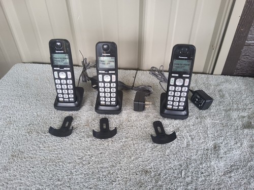 Panasonic KX-TGEA40 Cordless Handsets & PNLC1050 Charging Bases Set Of 3 WORKING