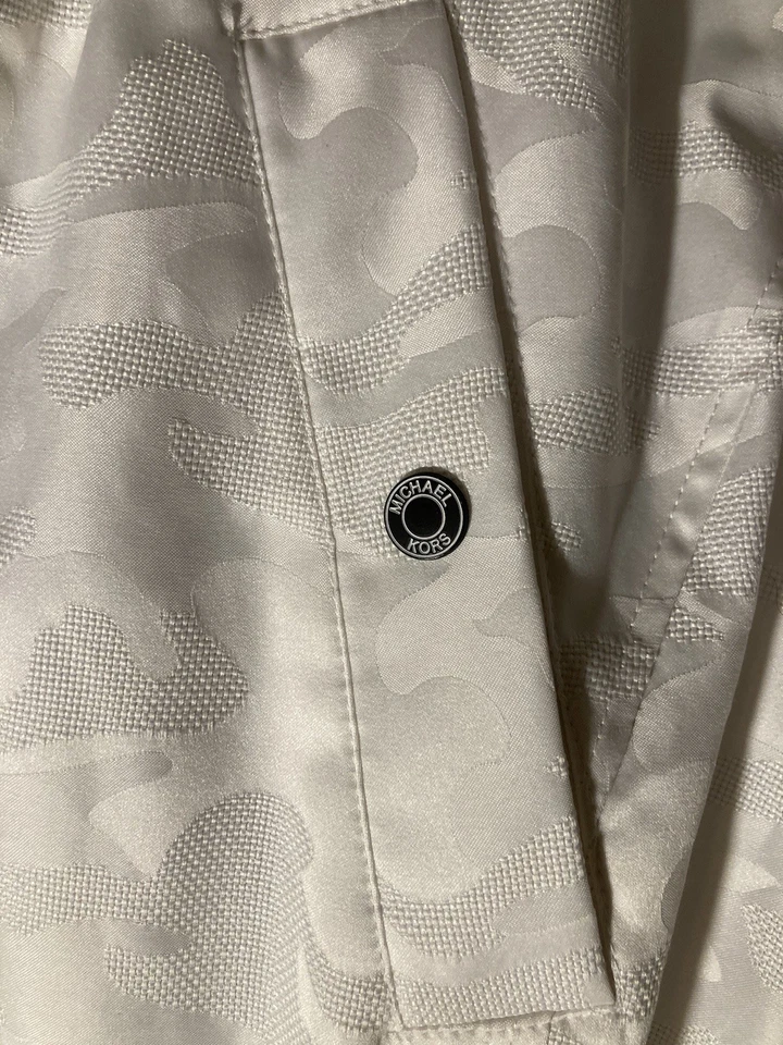 ABRIGO MUJER MICHAEL KORS GRANDE/BLANCO CON RIBETE NEGRO Y CINTURÓN/CAPUCHA/BOLSILLOS/LARGO Foto 4 de 4