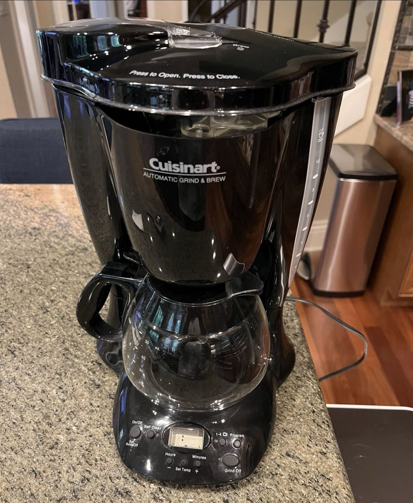 10 Cup Built-in Burr Grinder Works