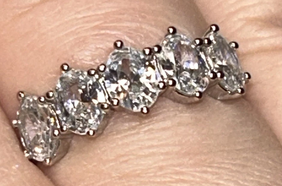 Кольцо с надписью Kendra Scott из пяти прозрачных стеклянных хрустальных камней серебристое размер 9 - Изображение 3 из 4