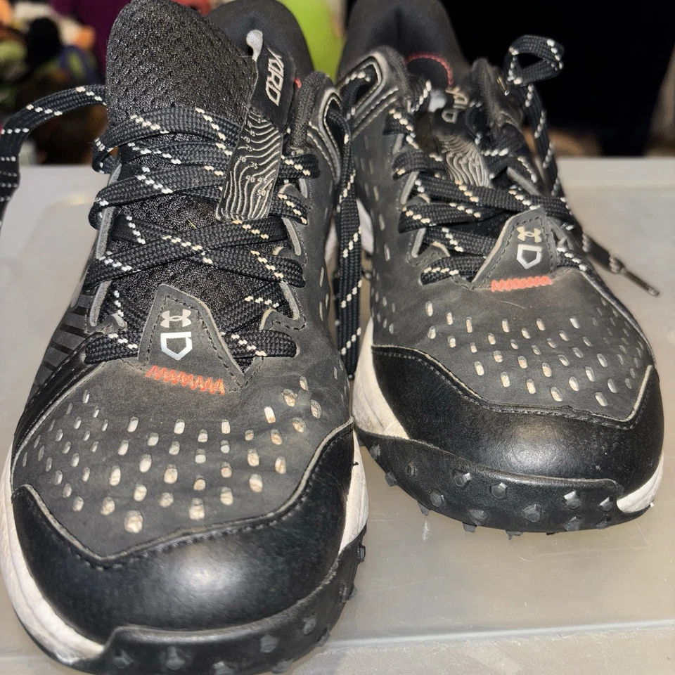 Zapatos de béisbol Under Armor Yard bajos para jóvenes talla 3,5 años Foto 3 de 4