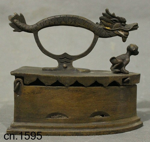 China Old Copper Dragon Handle Monkey Flatiron Put In Carbon Usable Sadiron Iron - Picture 8 of 10