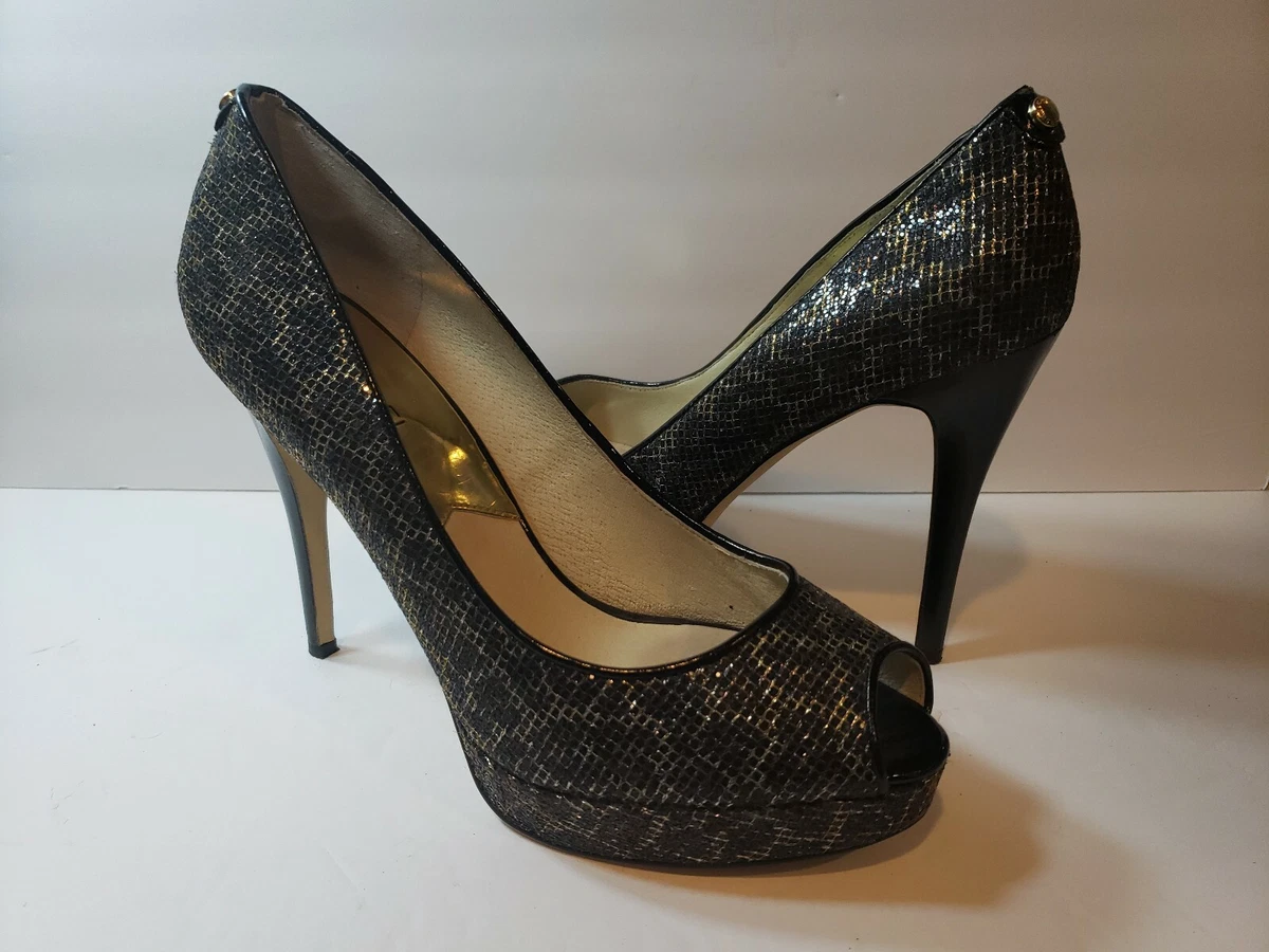Michael kors hotsell logo pumps