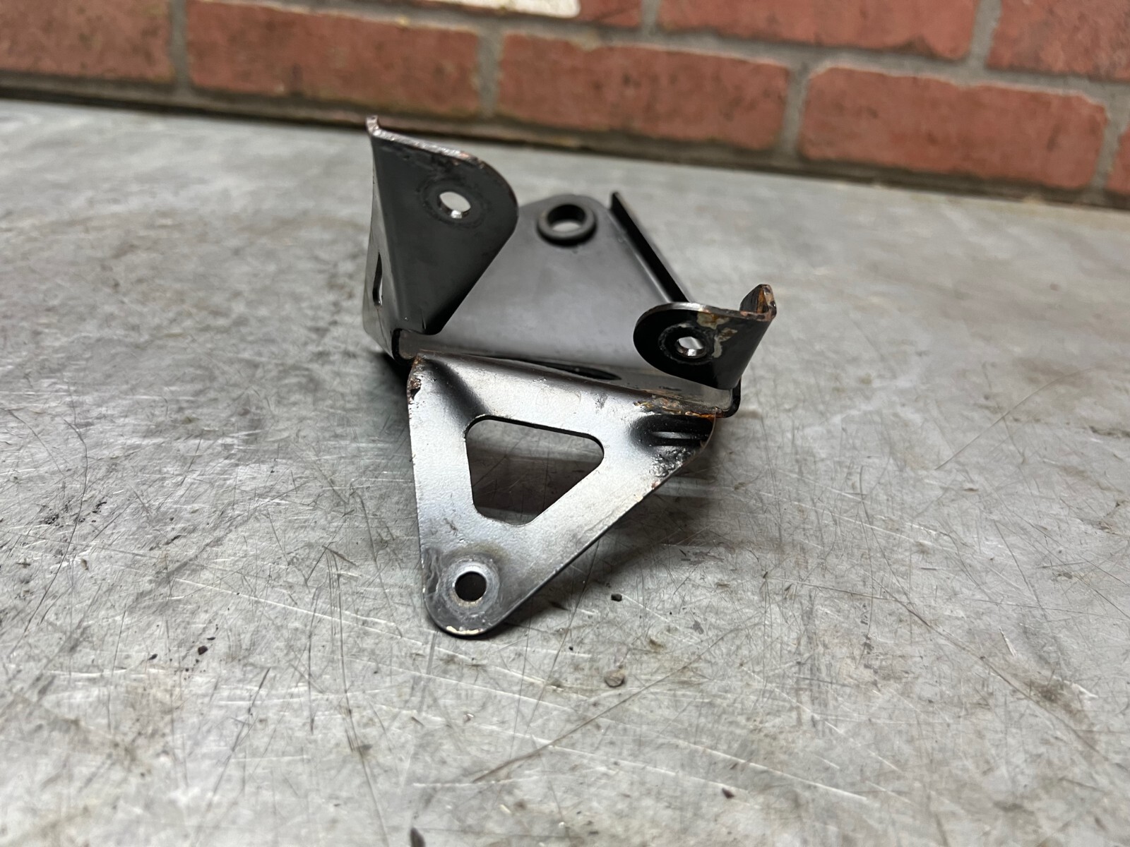 2015 McLaren 650S 2016 Rear Left Driver Bracket Mount Support