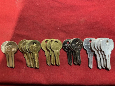 Lot Of 17 Assorted RO Keyblanks, For Rockford Locks