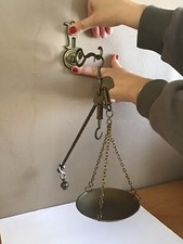 BALANCE ROMAINE A PLATEAU LAITON à suspendre