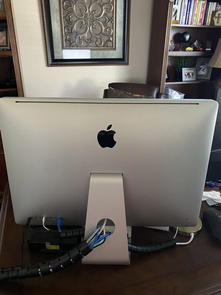 Apple iMac 27" Mid-2010 Core i5 2.7GHz 16GB RAM 1TB SSD macOS 10.13 High Sierra Foto 2 de 2