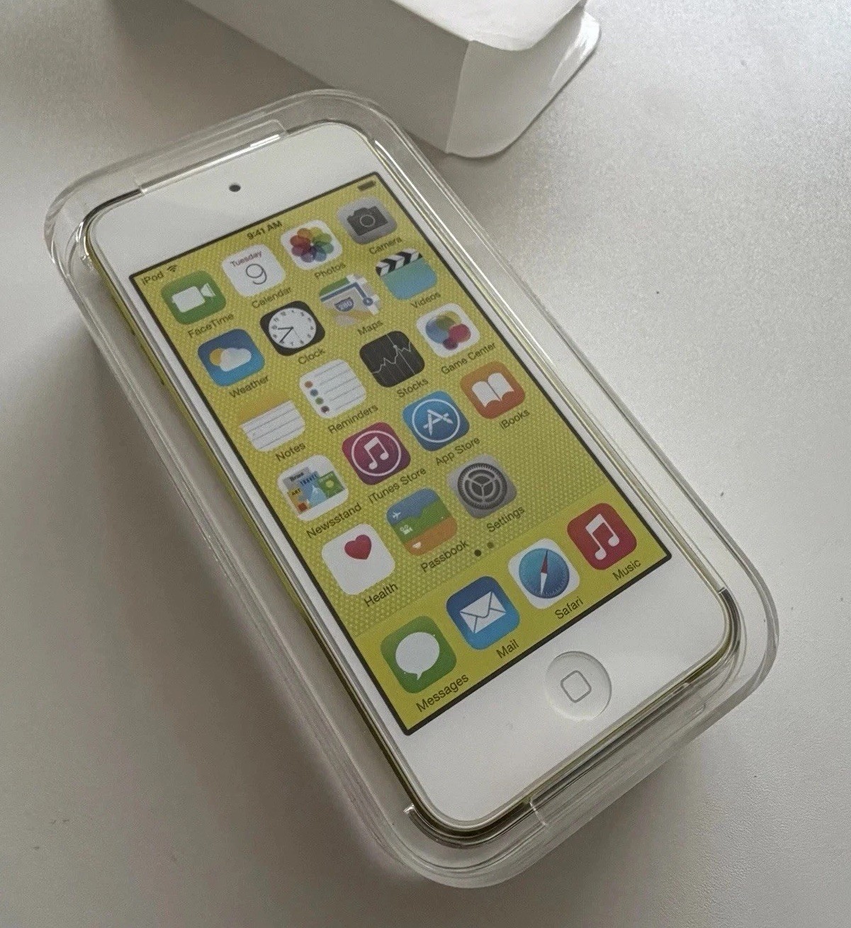 New Sealed Old Stock Apple iPod Touch 5th Generation 16GB - Yellow - Rare
