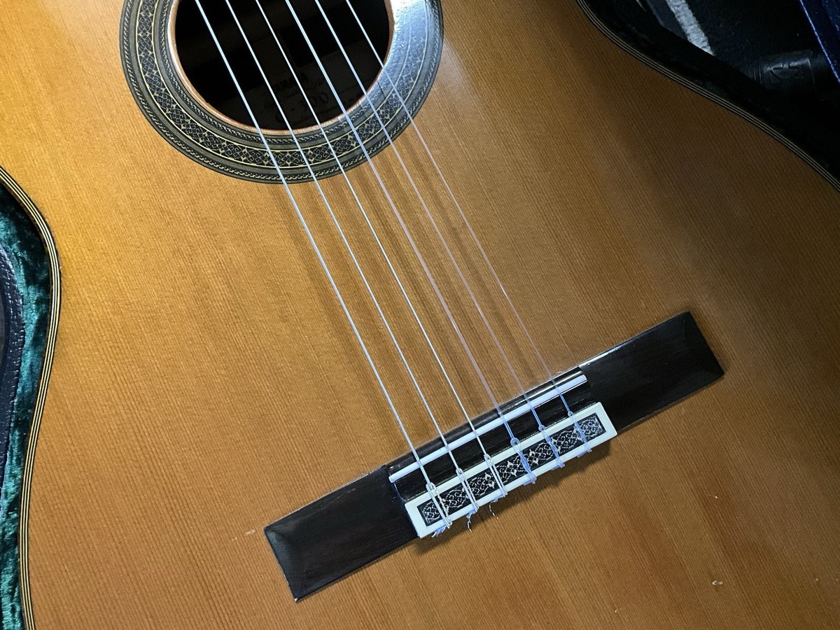 Yamaha C-300 concert classical guitar made in Japan excellent with