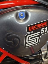 Simson S50 S51 S70 Seitendeckel Rechts Befestigung Blau Arretierung Schraube