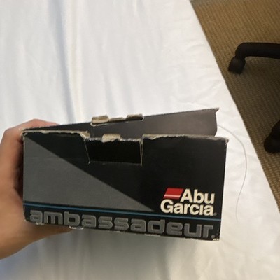 Abu Garcia Ambassadeur 5600C4 5000 Baitcast Reel RH 5.3:1 2BB Gray/Gold