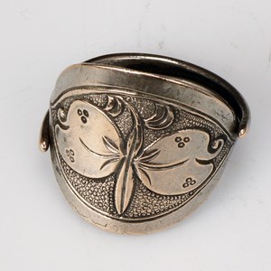 Antique Chinese Silver Ring with Flower Design late 19th Century