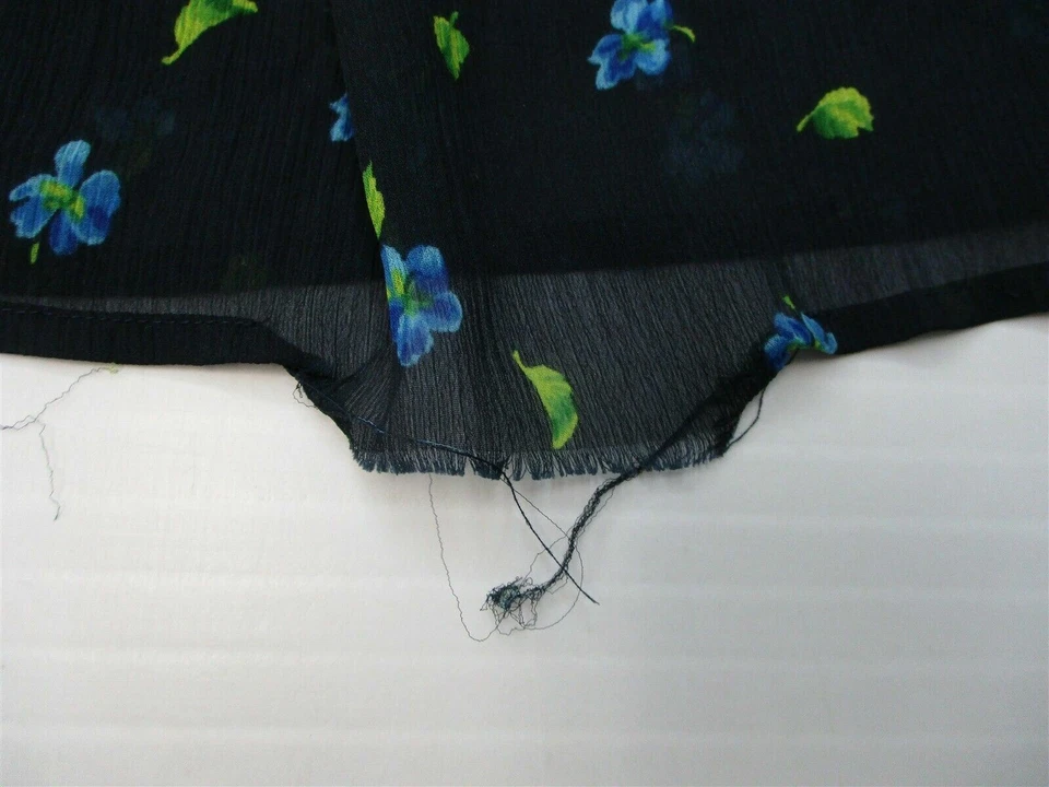 Blusa Top HOLLISTER Juvenil Niña Talla S Detalle de Lazo Cuello Redondo Azul Marino Floral Foto 2 de 4