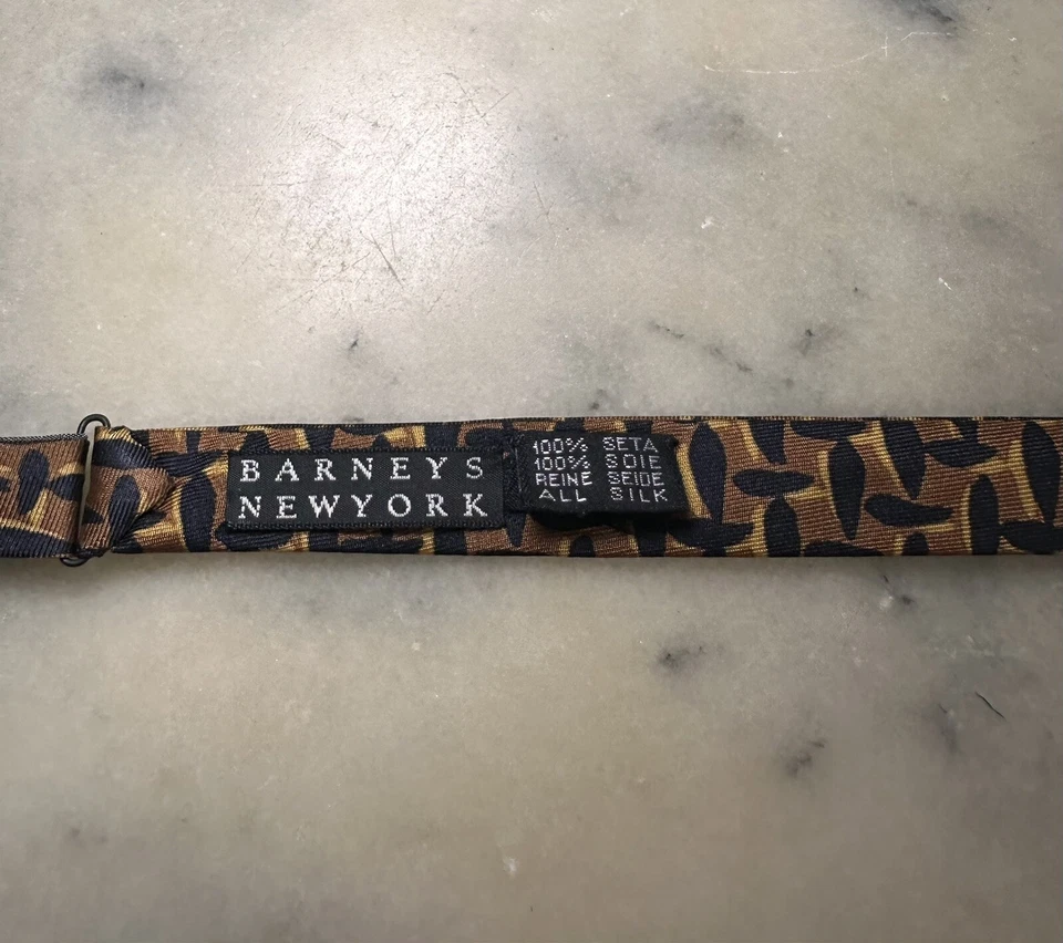 Pajarita Barneys New York Vintage Seda Marrón Negra Geométrica Hecha en Italia Foto 3 de 4