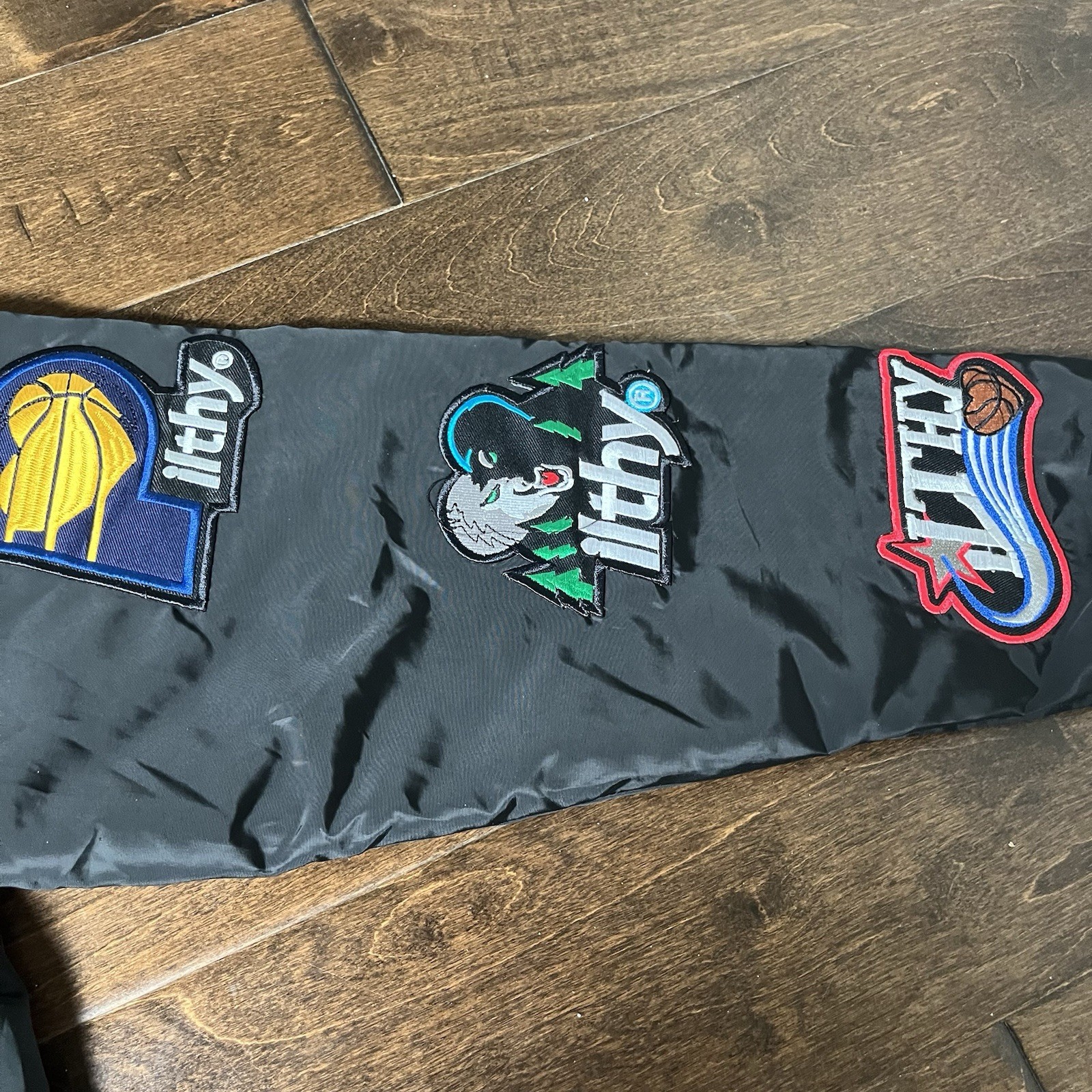 Ilthy Black Bomber Jacket Embroidered Patch Baske… - image 11