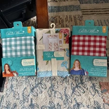 The Pioneer Woman 3 Piece Set Small Window Curtains - Colors Gingham/Sweet Rose 