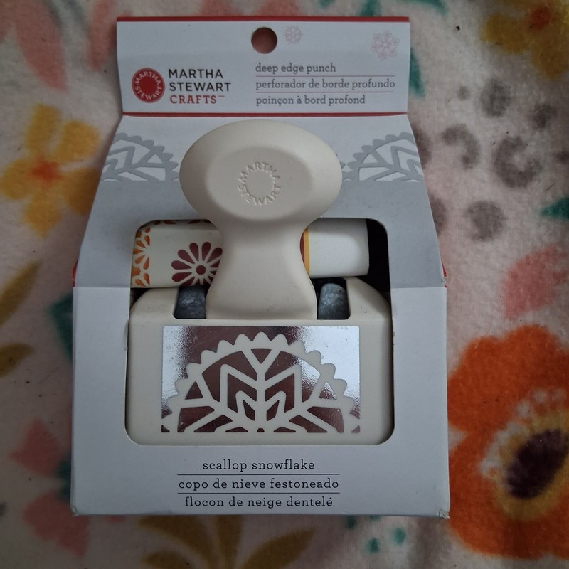 Martha Stewart Scallop Snowflake Lace Deep Edge Punch Paper Crafts Scrapbooking