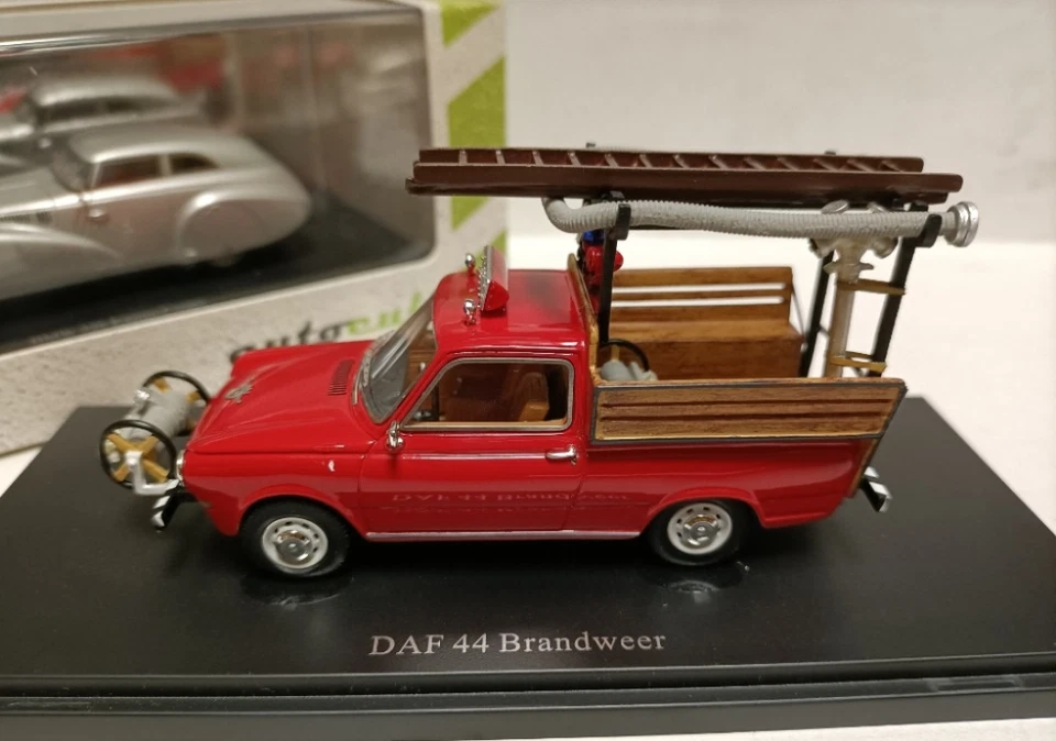 Autocult 1:43 Dutch DAF 44 Brandweer Red Cloud Ladder Rescue Fire Truck Model - Image 2 of 4