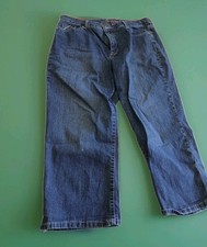 GLORIA VANDERBILT ALL AROUND SLIMMING EFFECT BLUE JEAN CAPRIS IN SZ 14