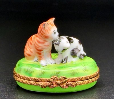 Limoges France Peint Main Trinket Box | Hand-Painted Cat & Dog Figurine