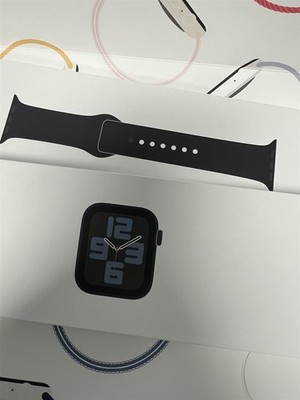 Apple Watch SE (2022) 44mm Midnight Aluminum Case with Sport Band