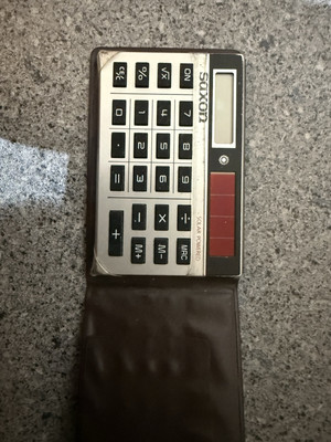Sächsischer solarbetriebener Taschenrechner, 70er 80er Jahre ? Gut für Sammler oder Requisite