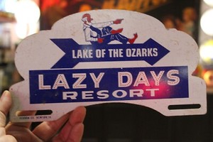 RARE 1950s LAZY DAYS RESORT LAKE OF THE OZARKS PAINTED METAL TOPPER SIGN FISHING