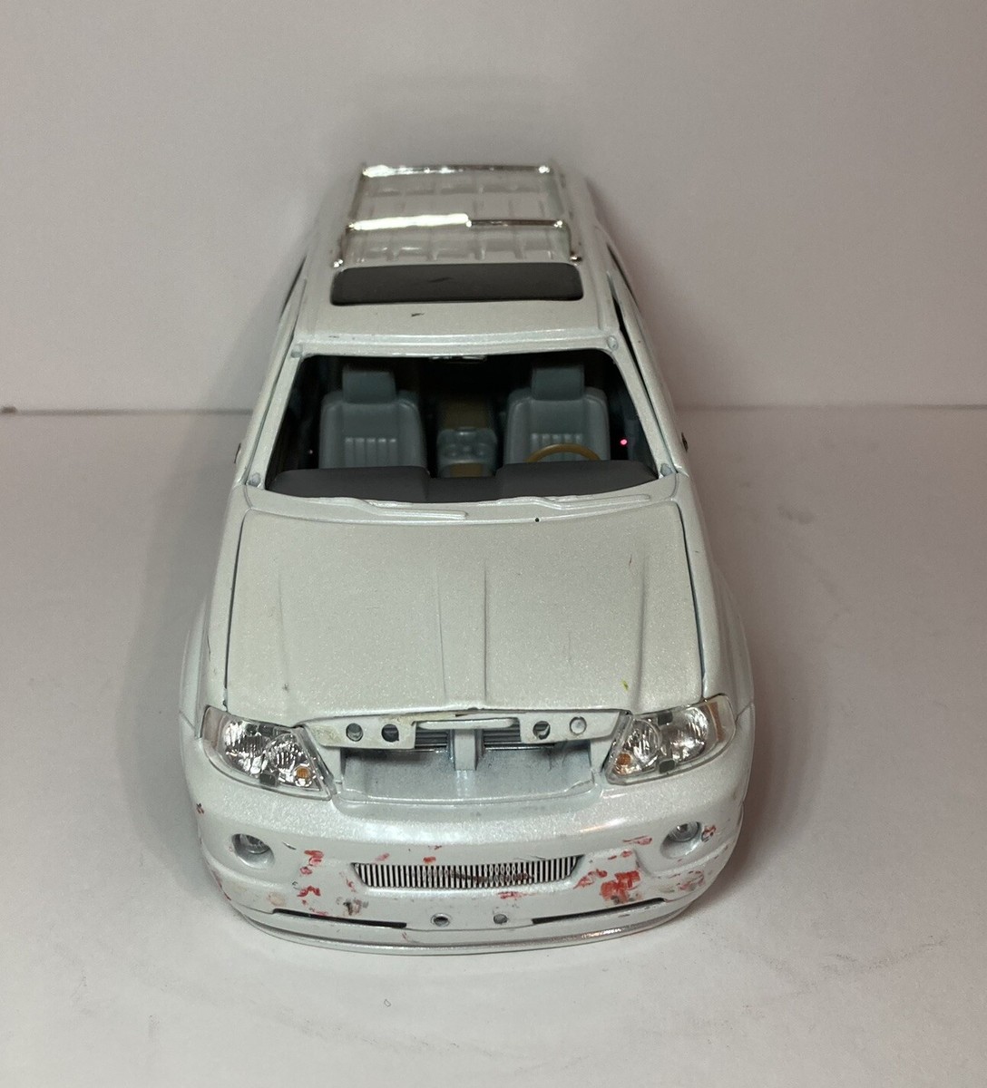 ＤＵＢ、リンカーン ナビゲーター　１／２４　その１ Jada Dub City 2003 White Lincoln Navigator Diecast 1/24