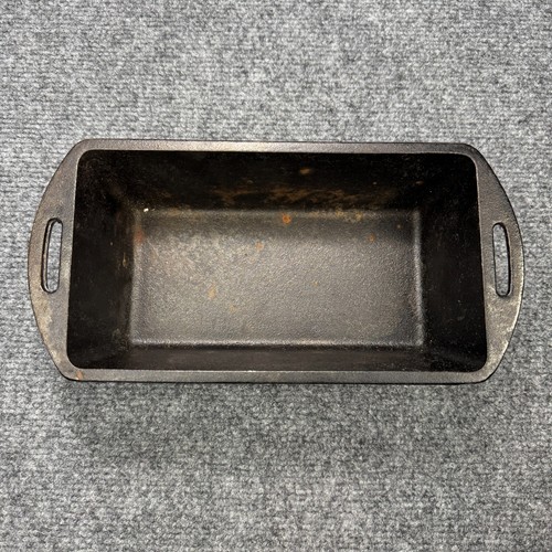 Vintage Lodge Cast Iron Bread Loaf Pan 4 1/2 x 8 1/2 Baking Pan 4Lp Made in USA