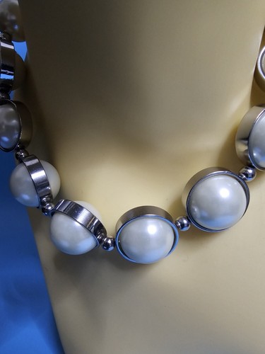 M & S pre loved pearl & silver statement necklace & matching bracelet. - Picture 3 of 13