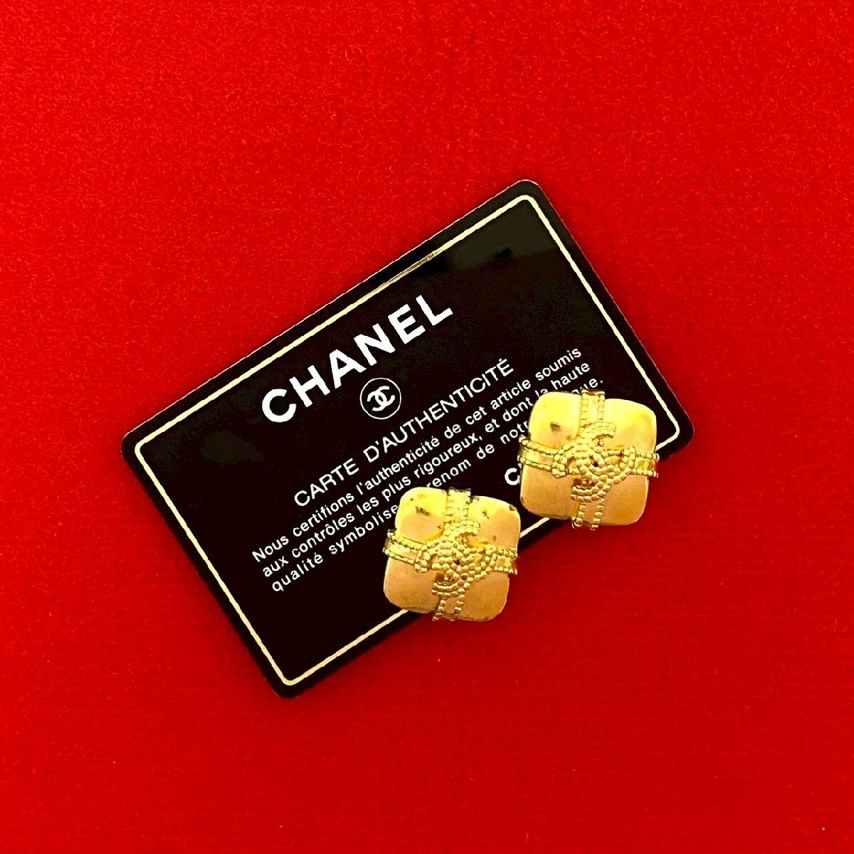 Extremely beautiful item with comments CHANEL vin… - image 1