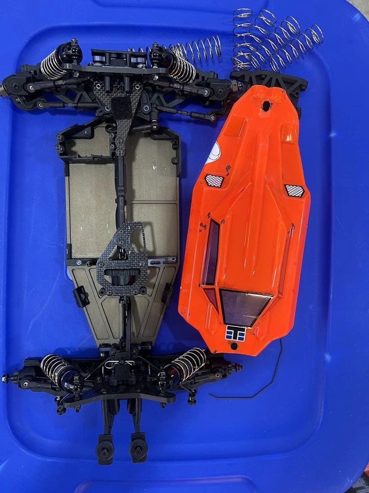 Tekno Eb410 1/10th 4WD Competition Electric Buggy. Slider. Barely Used - Image 2 of 4