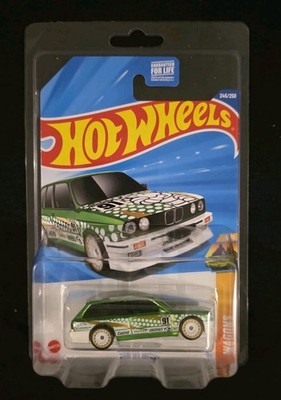 1) Hot wheels 2025 P case Super treasure huntBMW M3 Wagon