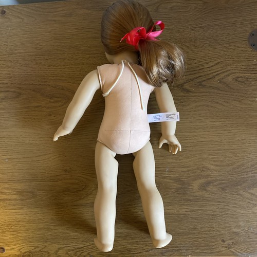 American Girl Jly 61 Puppe mit professionell gefertigtem Weihnachtskleid gebraucht, in einwandfreiem Zustand - Bild 7 von 12